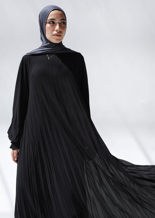 Cloach Pleated Dress In Black