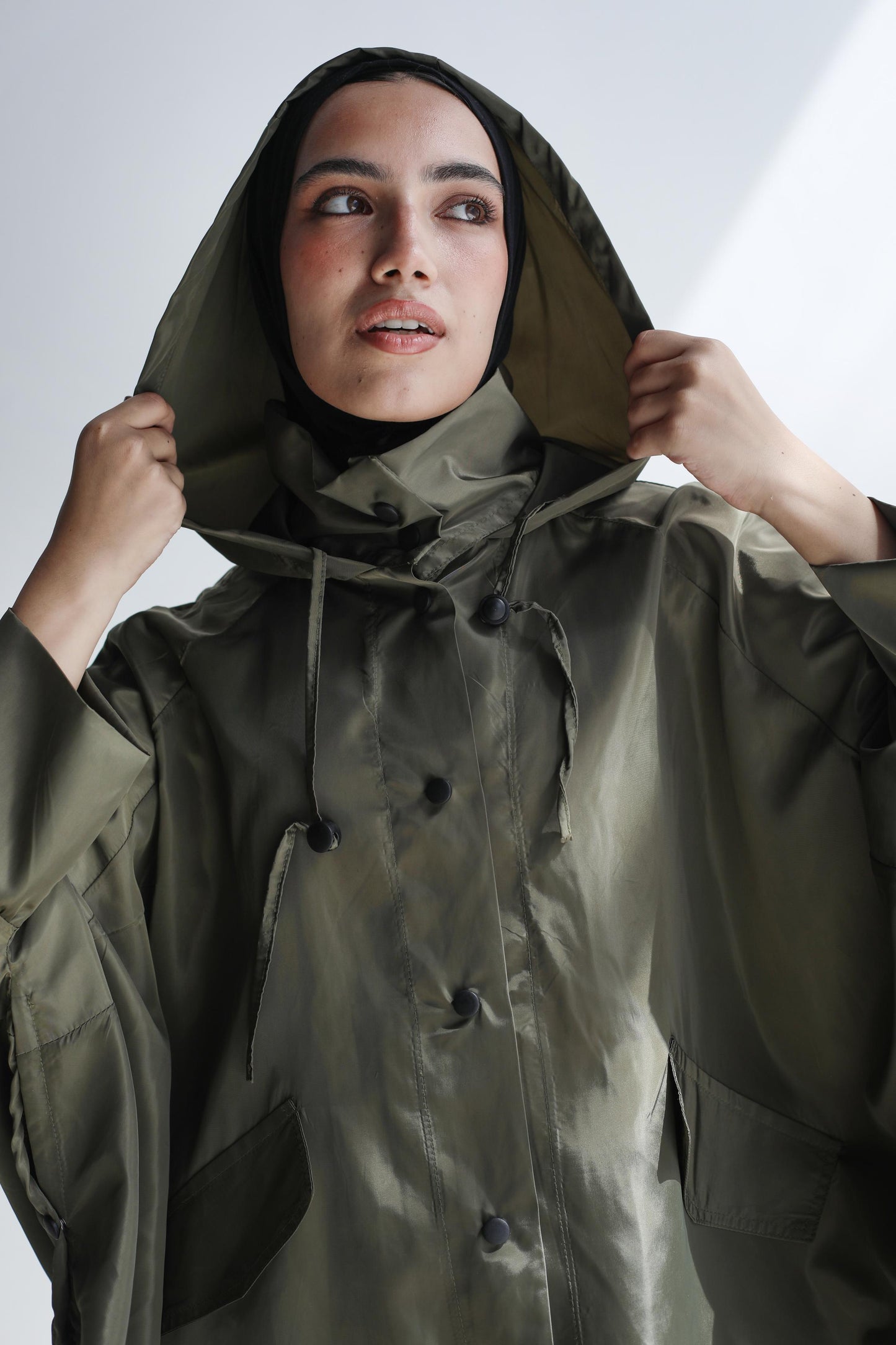 Aero Waterproof Poncho In Olive