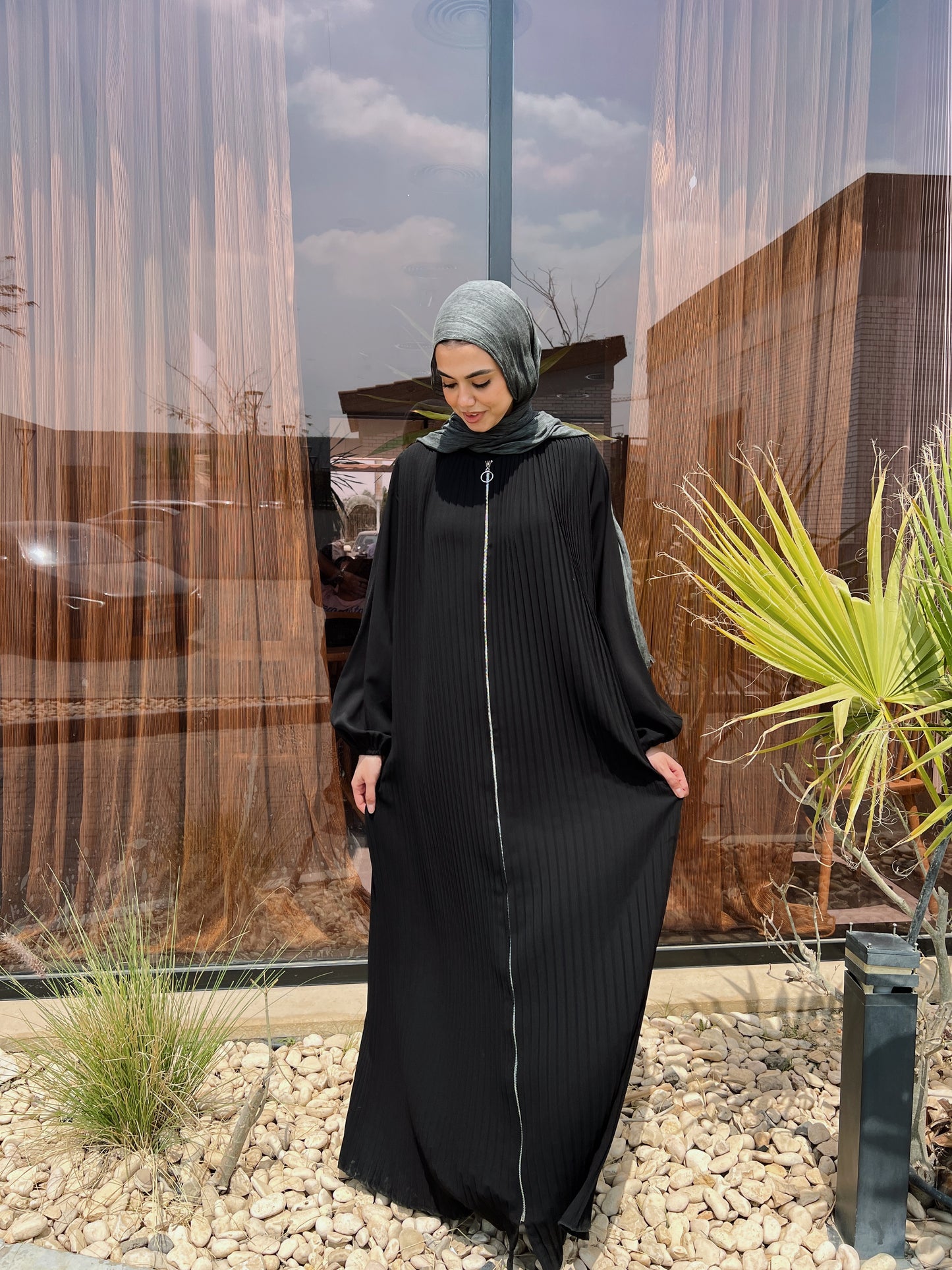 Full Zipper Pleated Abaya