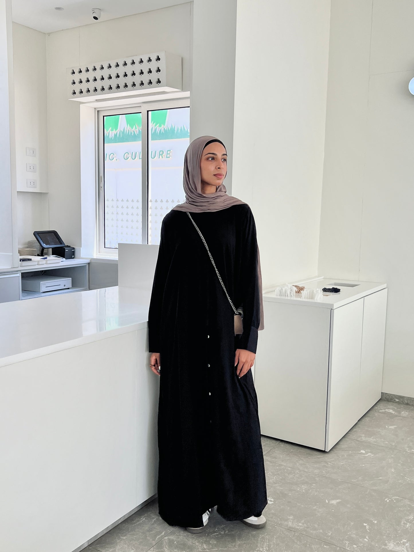 9-5 Elegance Shirt Dress In Black