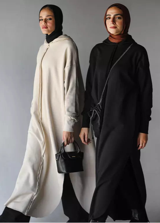 Rounded Hoodie In Black