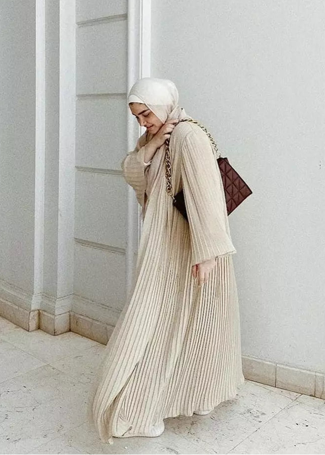 Pleated Kaftan In Beige