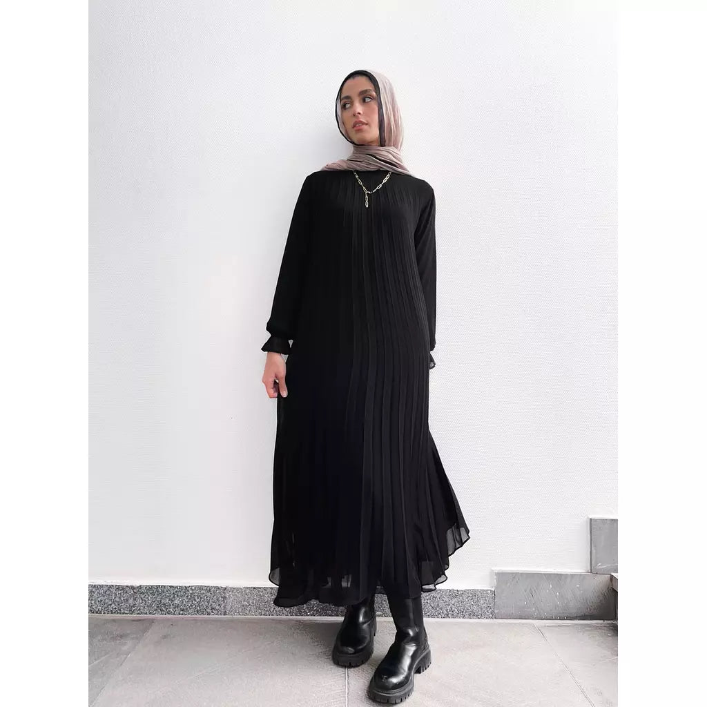 Cloach Pleated Dress In Black