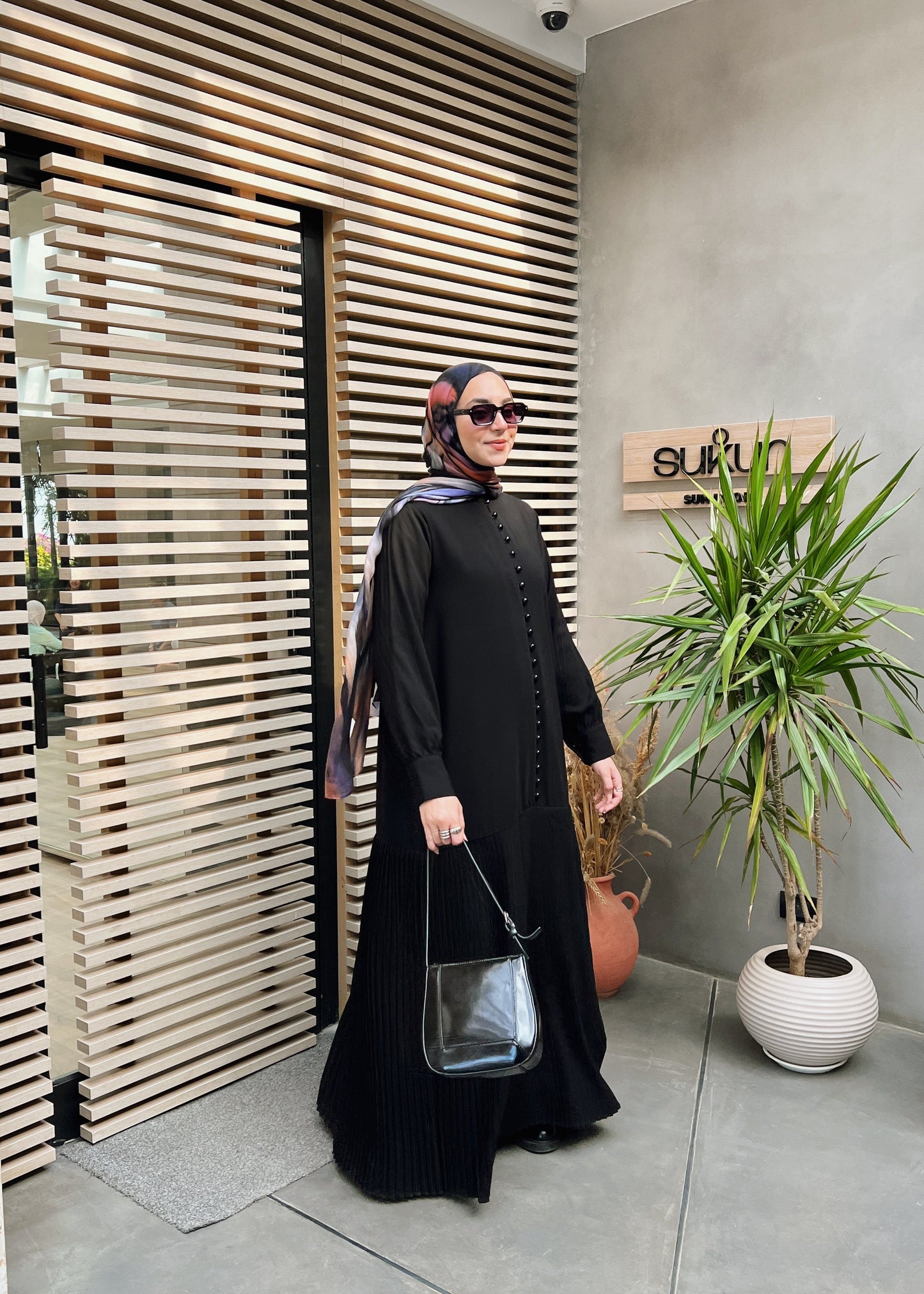 Buttoned Pleated Abaya