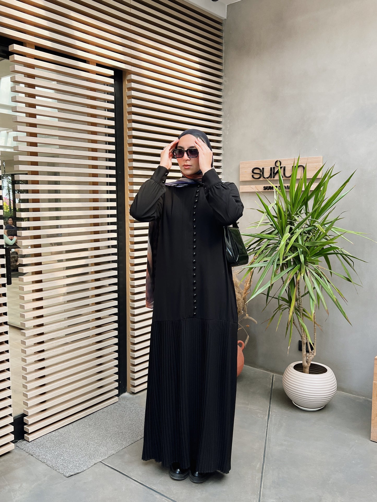 Buttoned Pleated Abaya