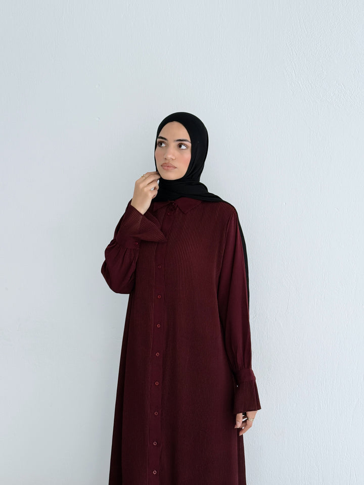 Timeless Pleated Shirt in Burgundy