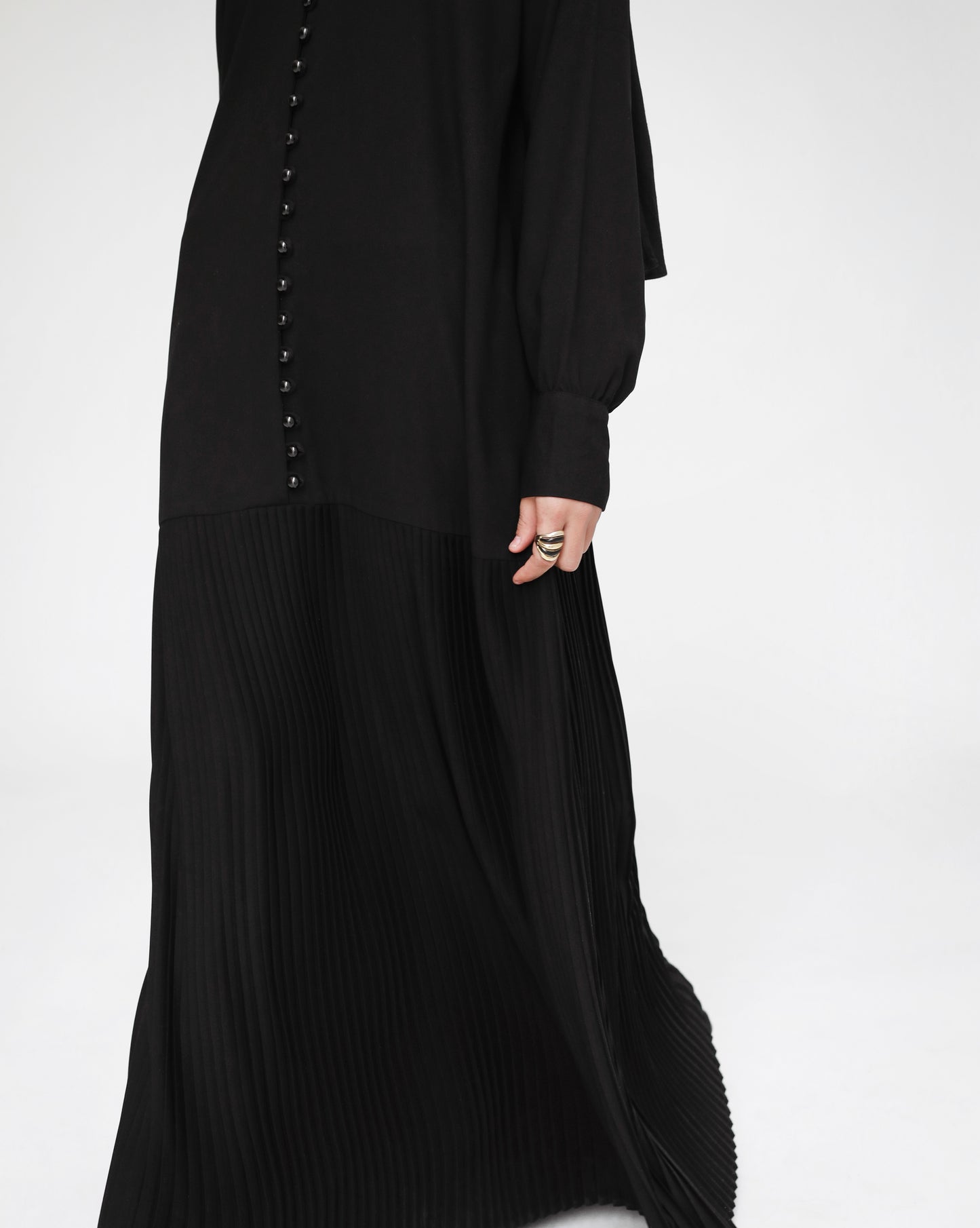 Buttoned Pleated Abaya