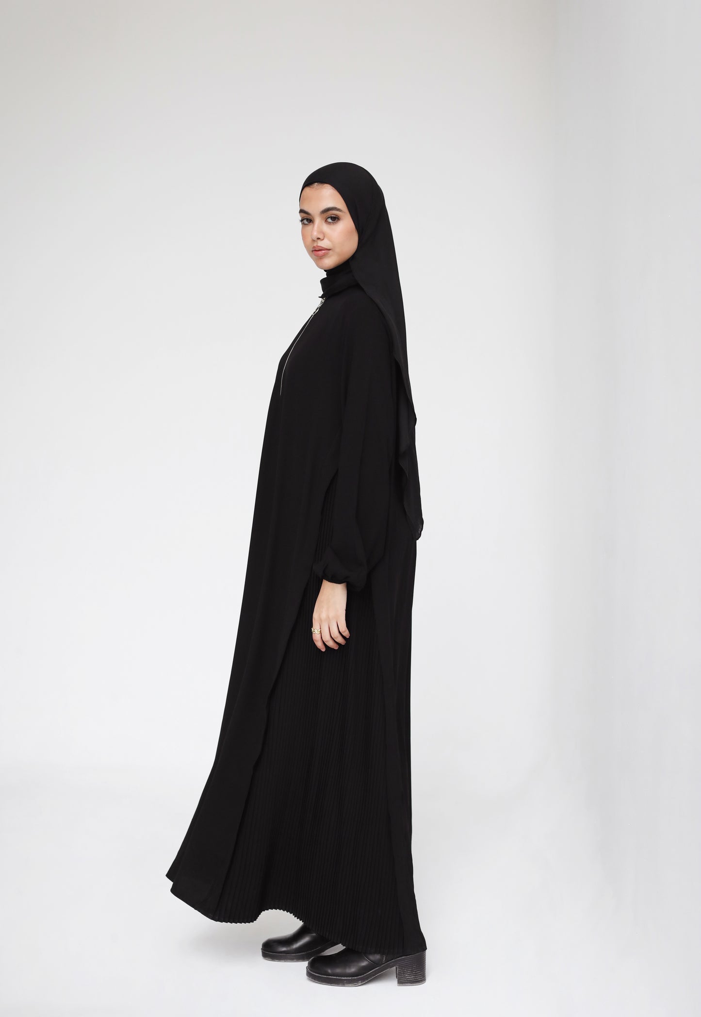 Side Pleated Abaya With Front Zipper