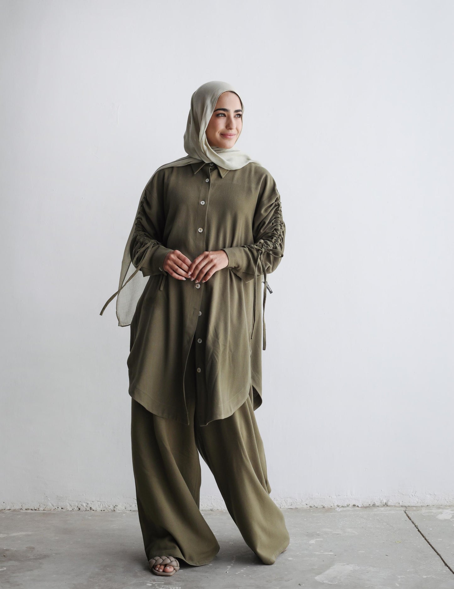 The Everyday Linen Set In Olive