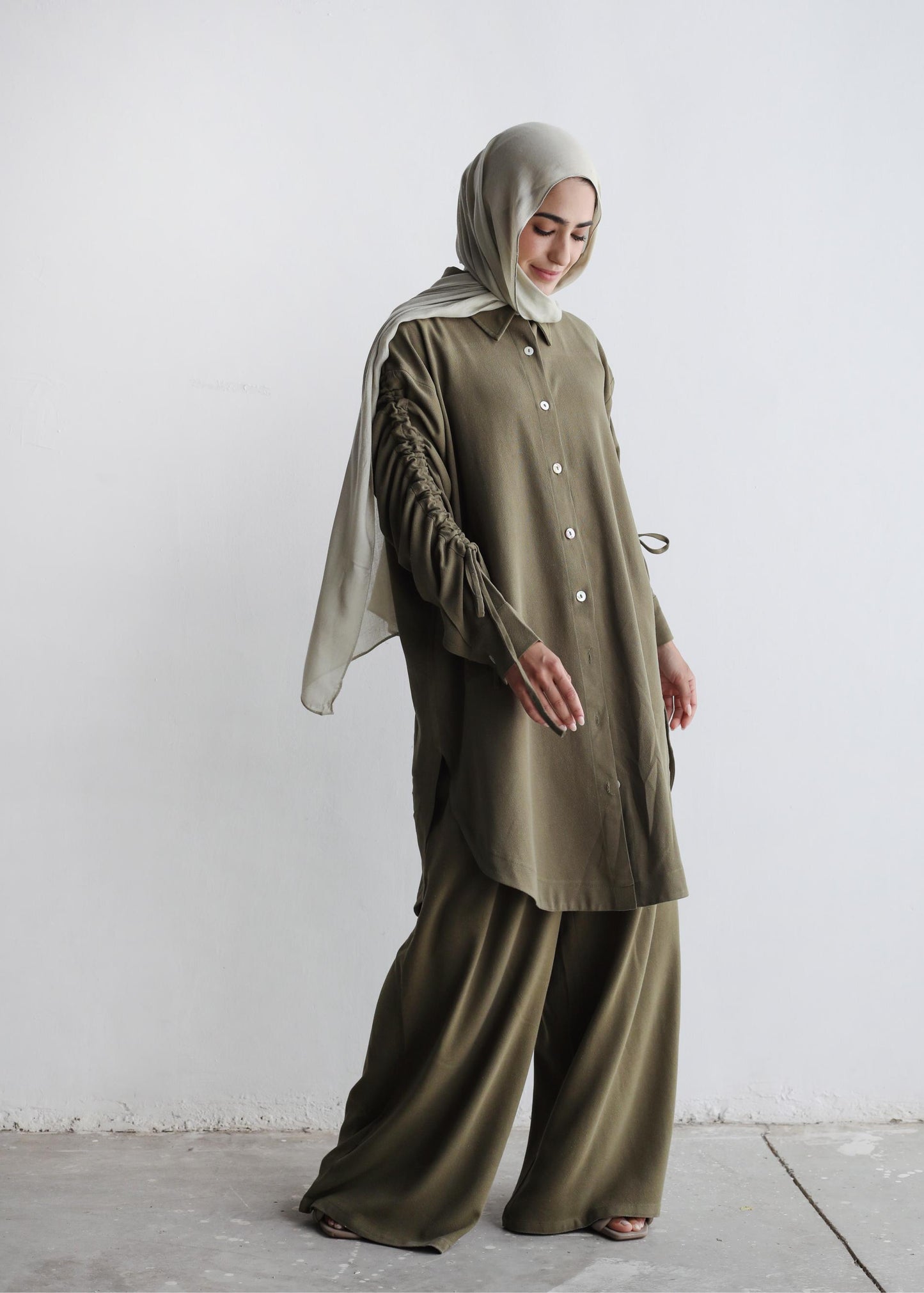 The Everyday Linen Set In Olive