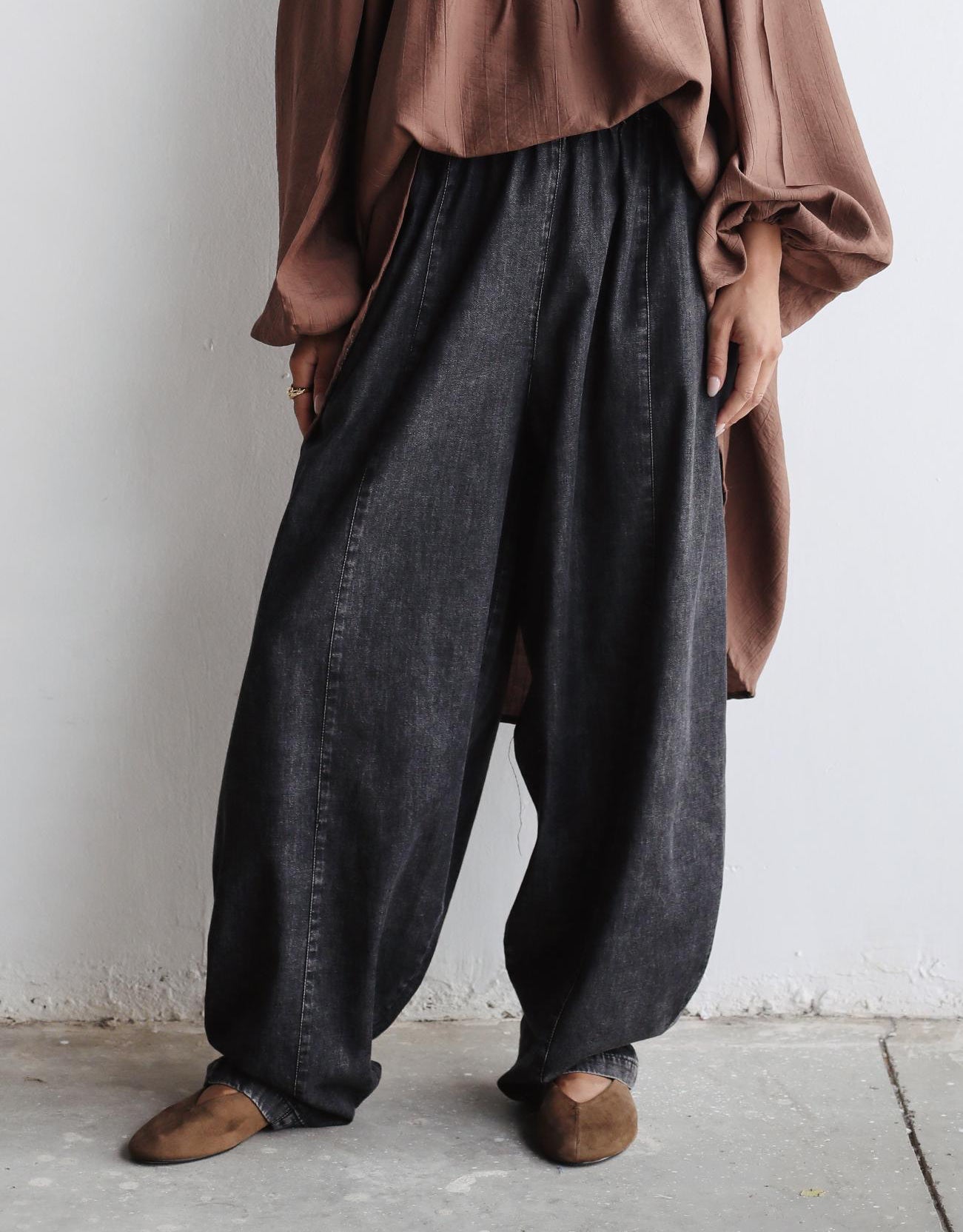 Balloon Denim pants in Black