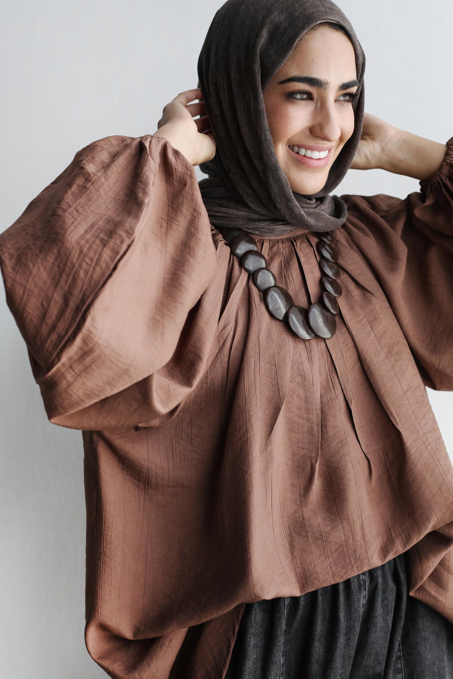 The Balloon Cloud Top in Coconut Brown