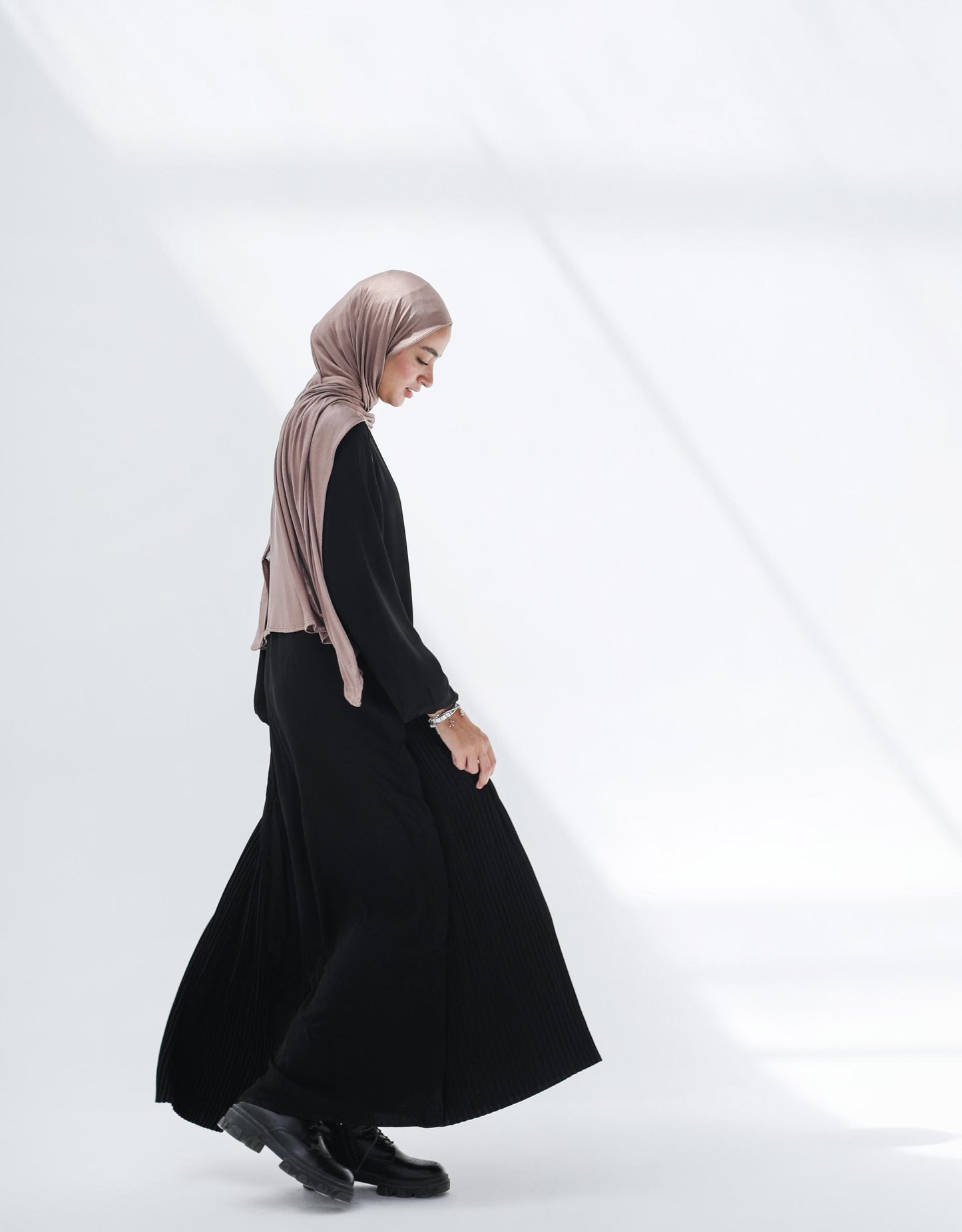 Side Pleated Abaya With Front Zipper