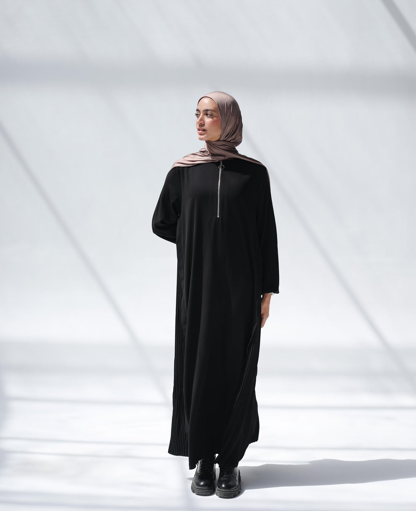 Side Pleated Abaya With Front Zipper