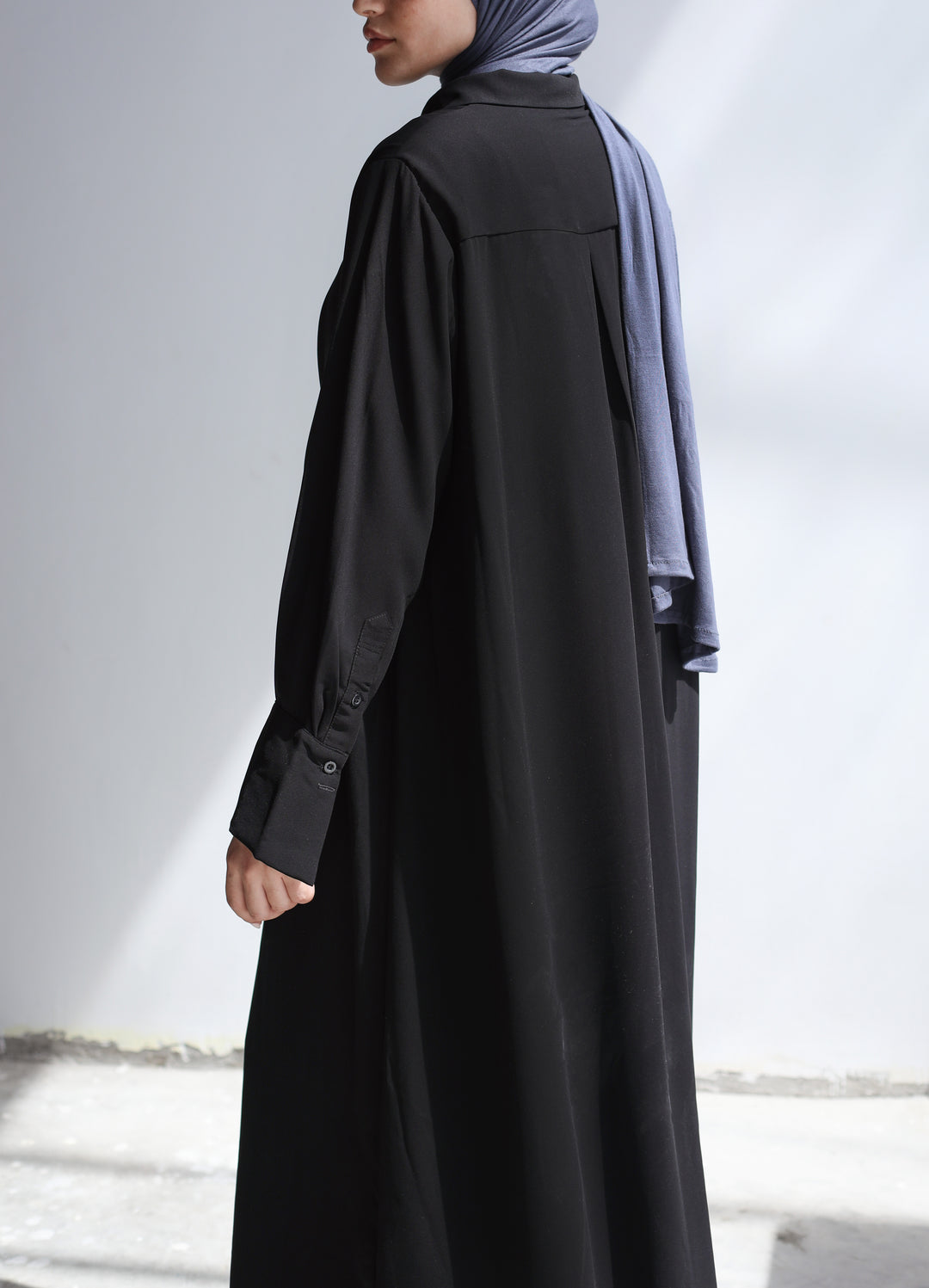 Knot Crep Shirt Abaya In Black