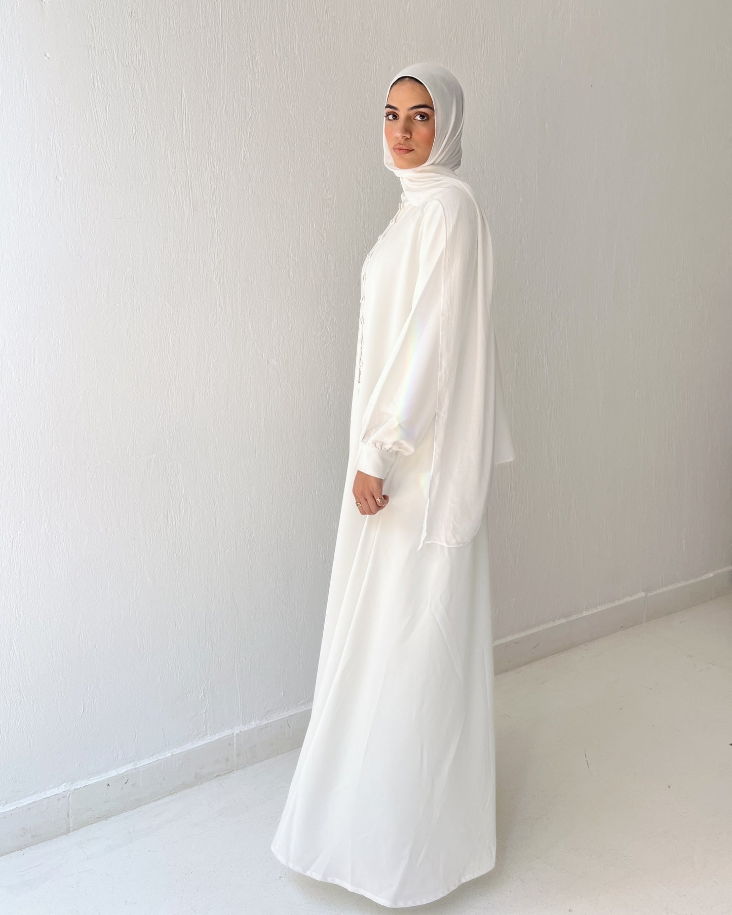Buttoned Belle Abaya In Off-White