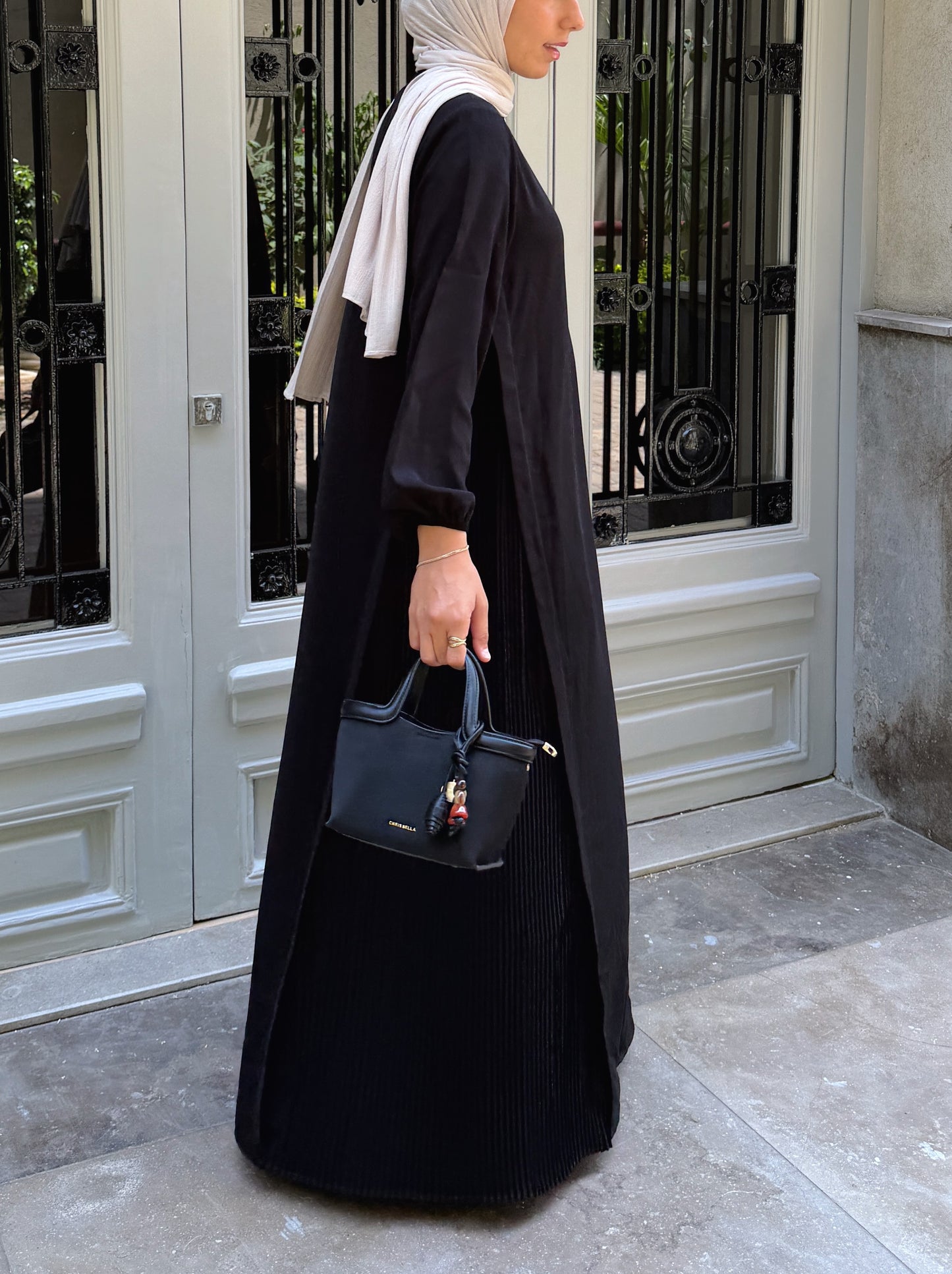 Side Pleated Abaya With Front Zipper