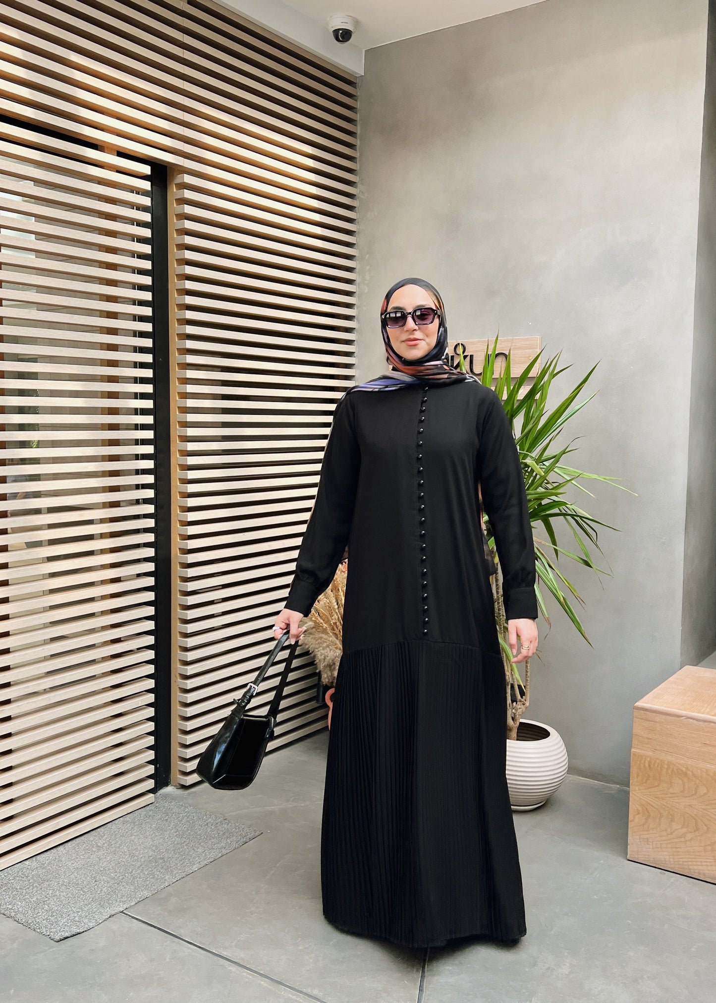 Buttoned Pleated Abaya