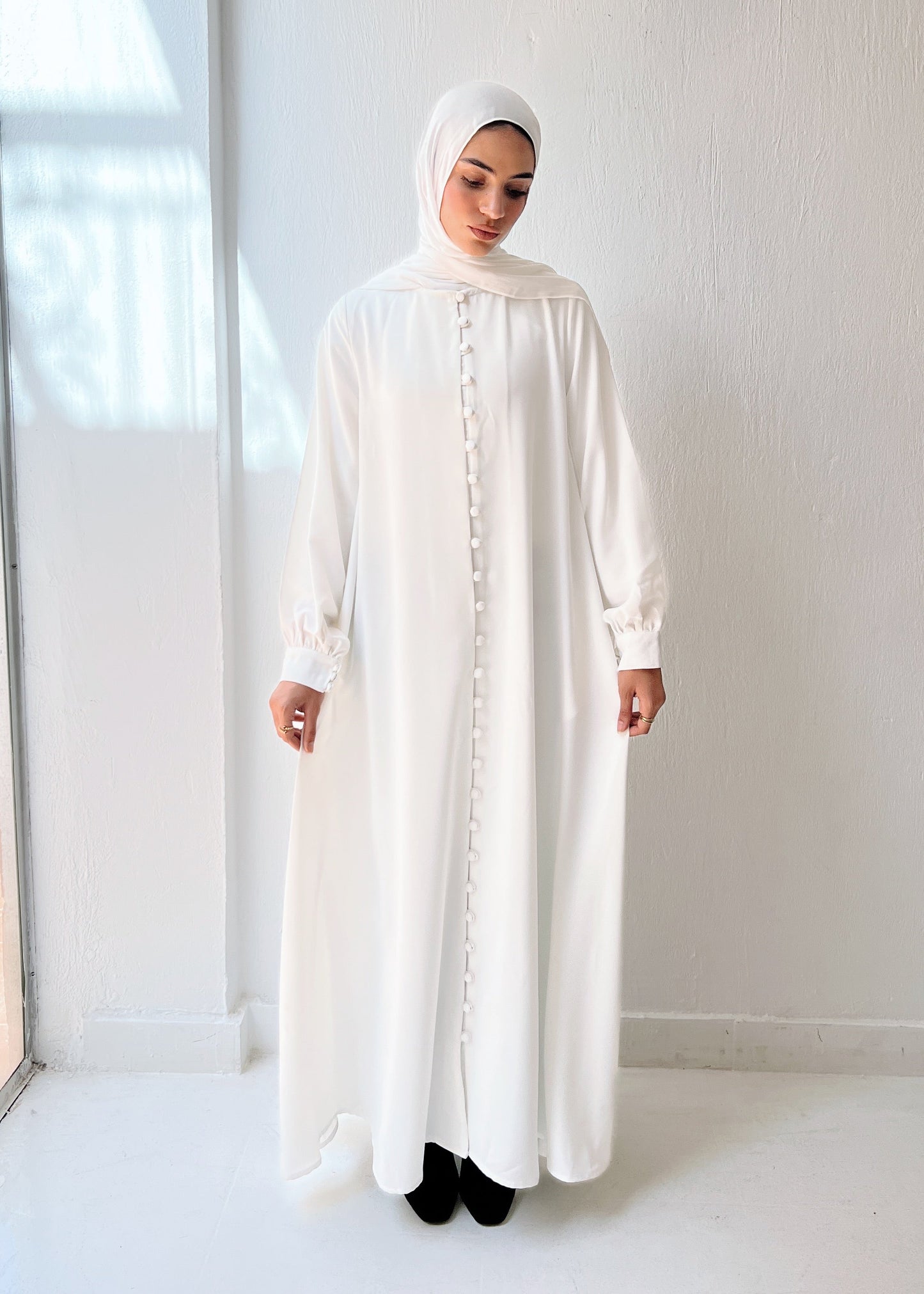 Buttoned Belle Abaya In Off-White