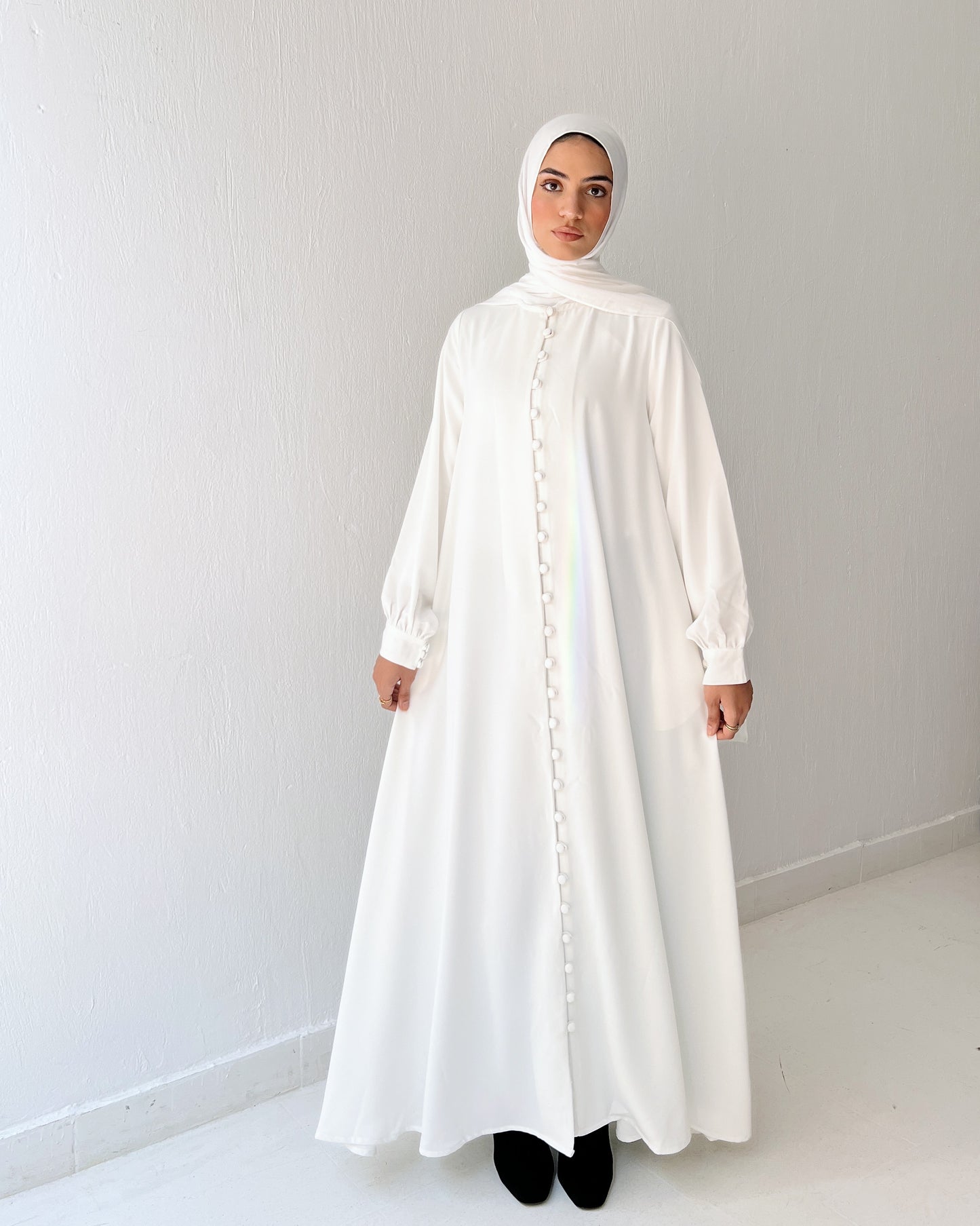 Buttoned Belle Abaya In Off-White