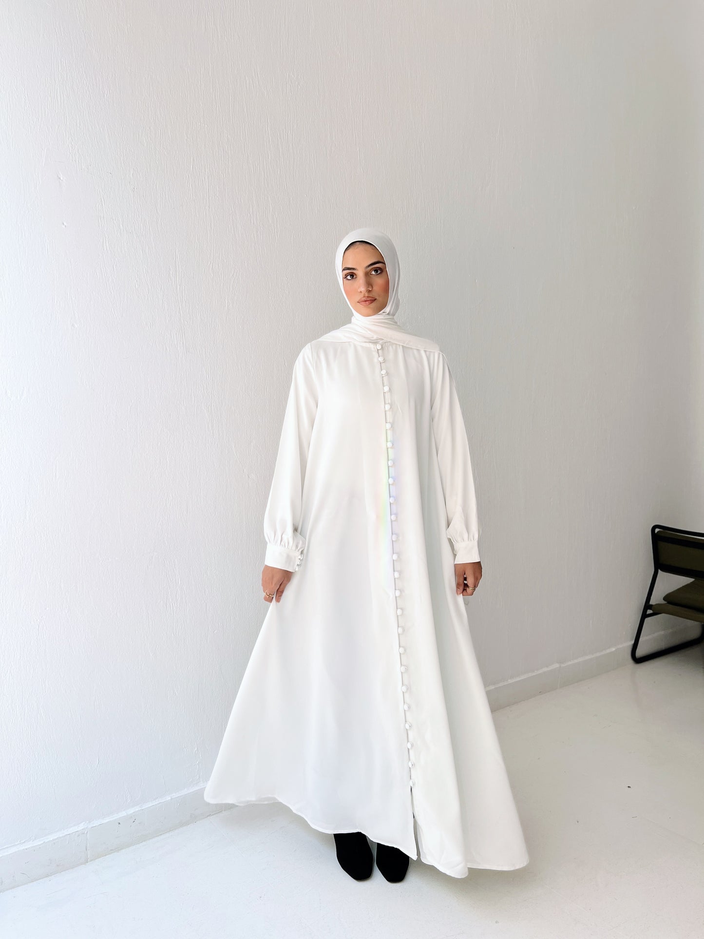 Buttoned Belle Abaya In Off-White