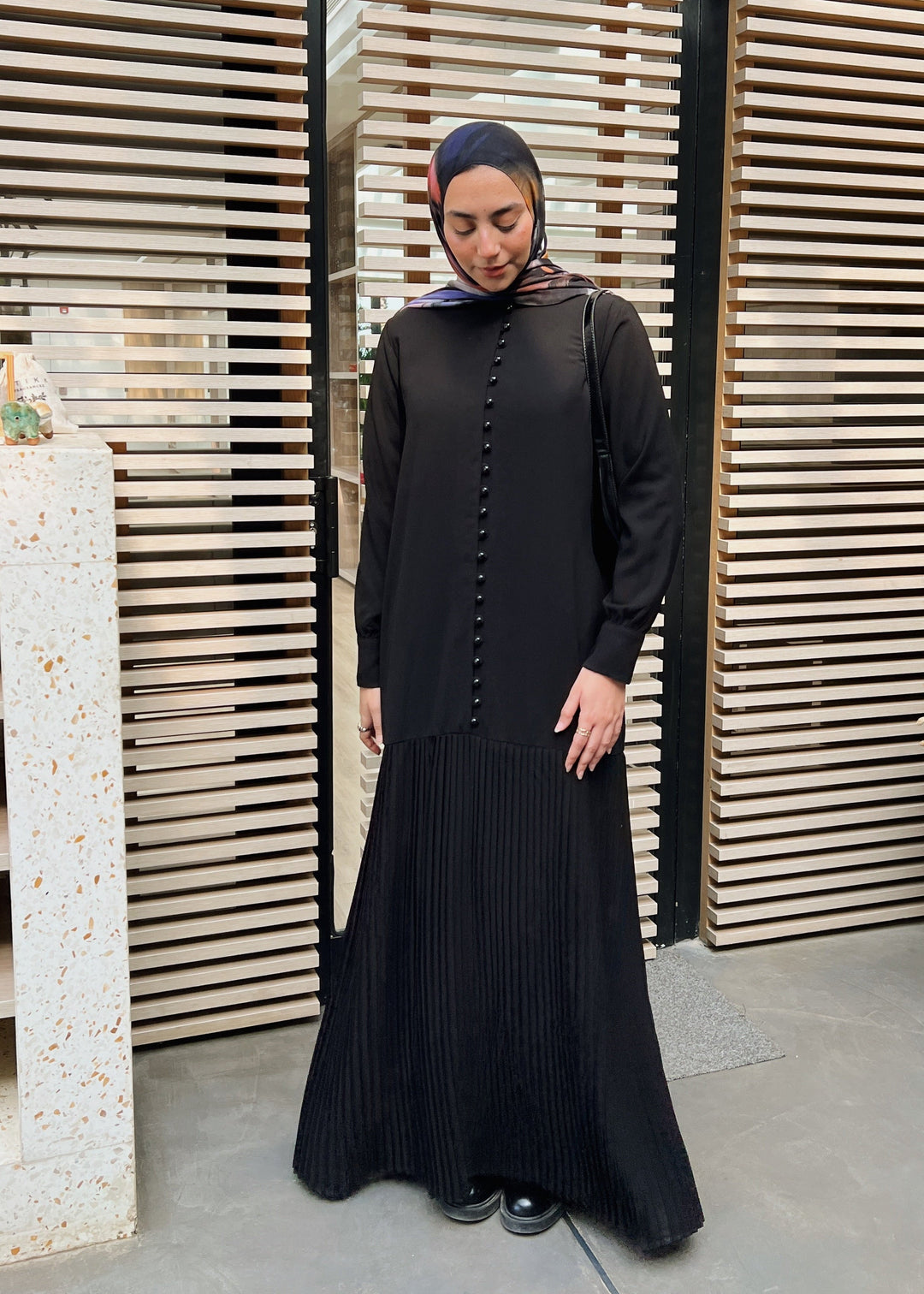 Buttoned Pleated Abaya