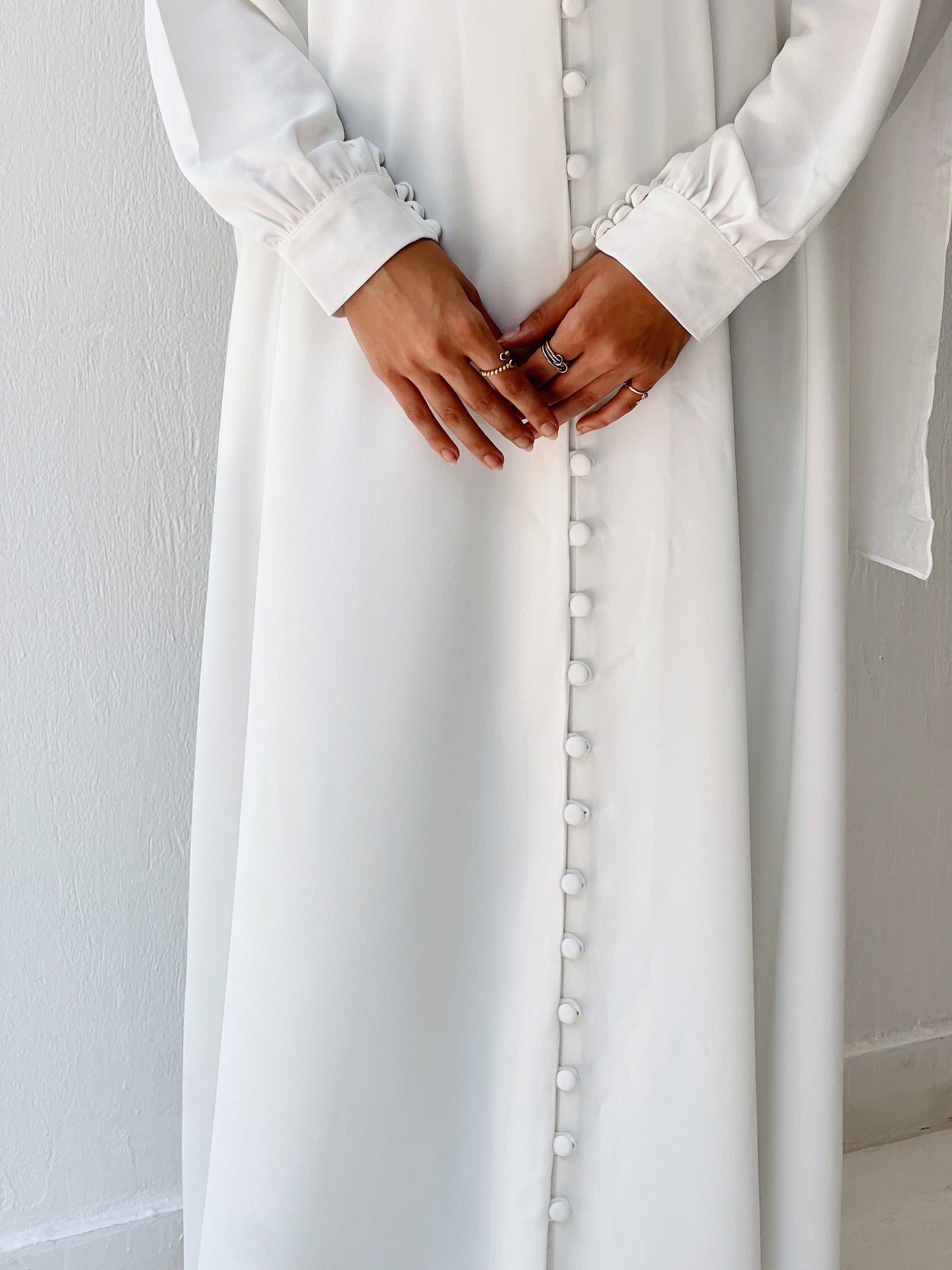 Buttoned Belle Abaya In Off-White