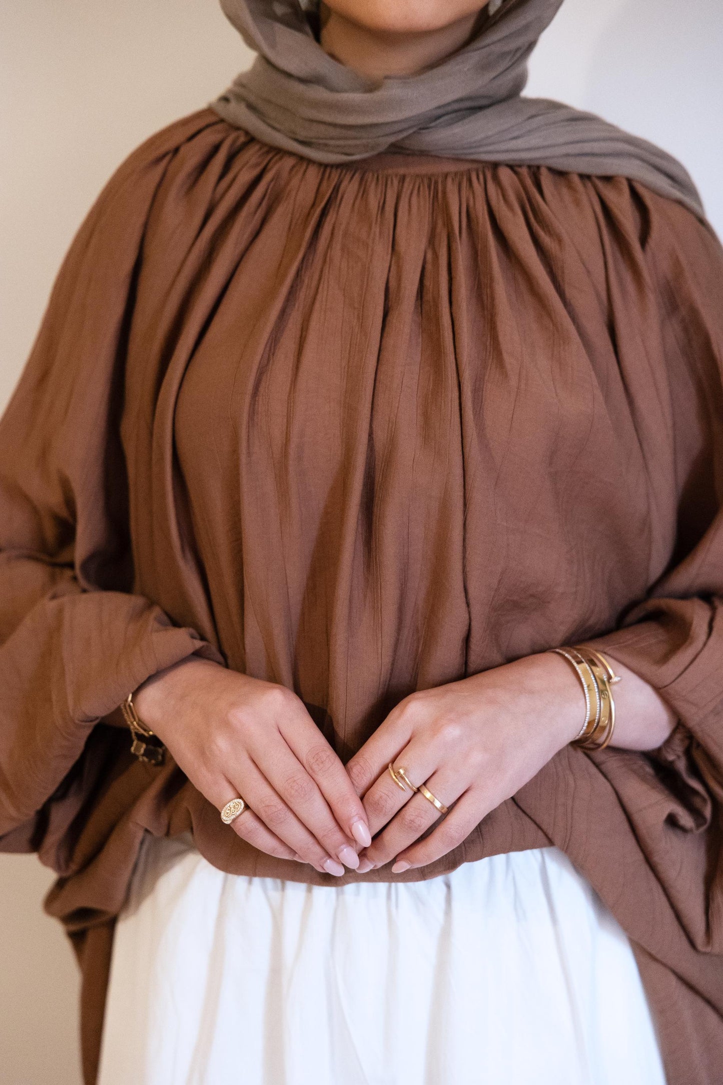 The Balloon Cloud Top in Coconut Brown