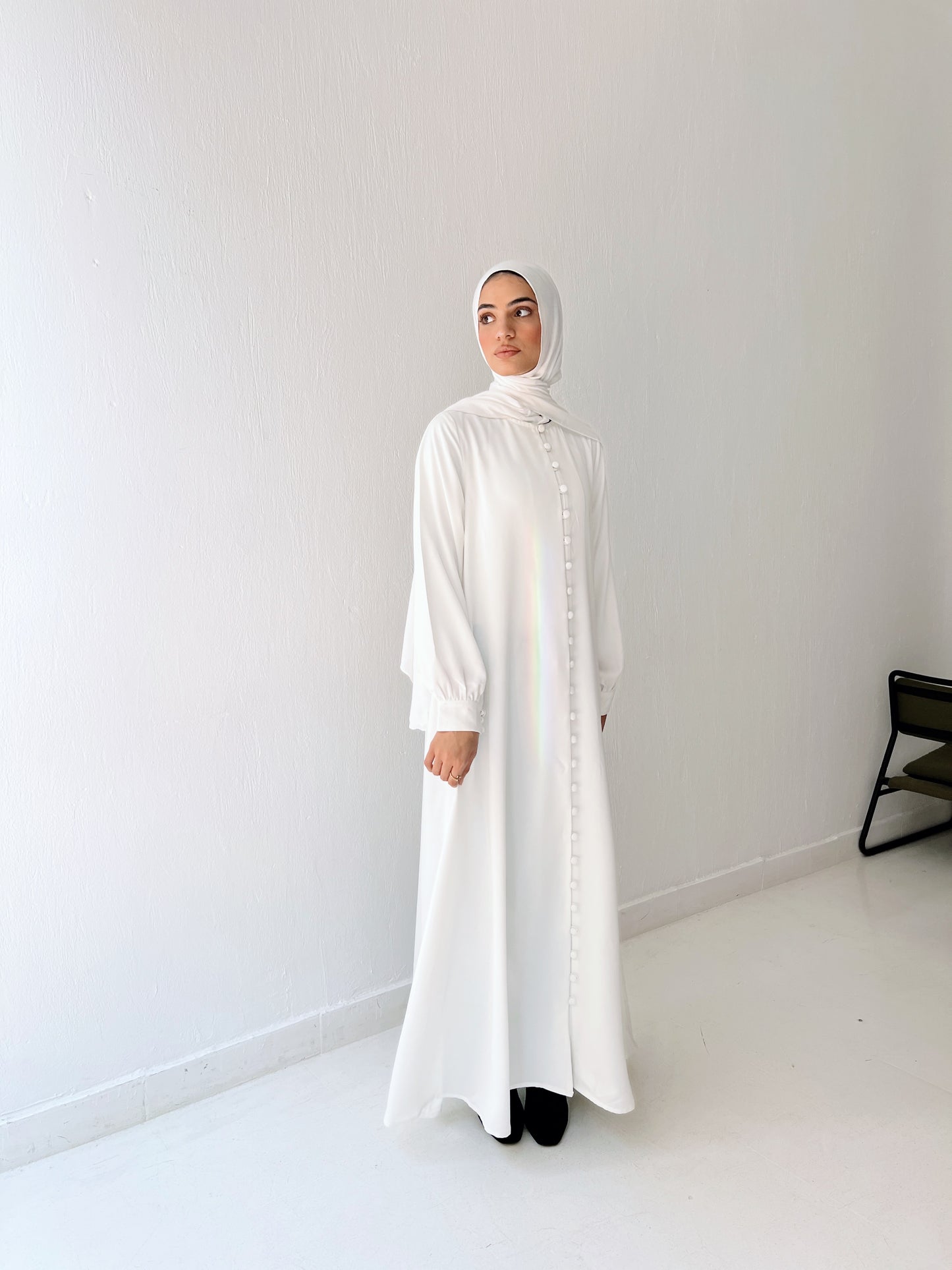 Buttoned Belle Abaya In Off-White