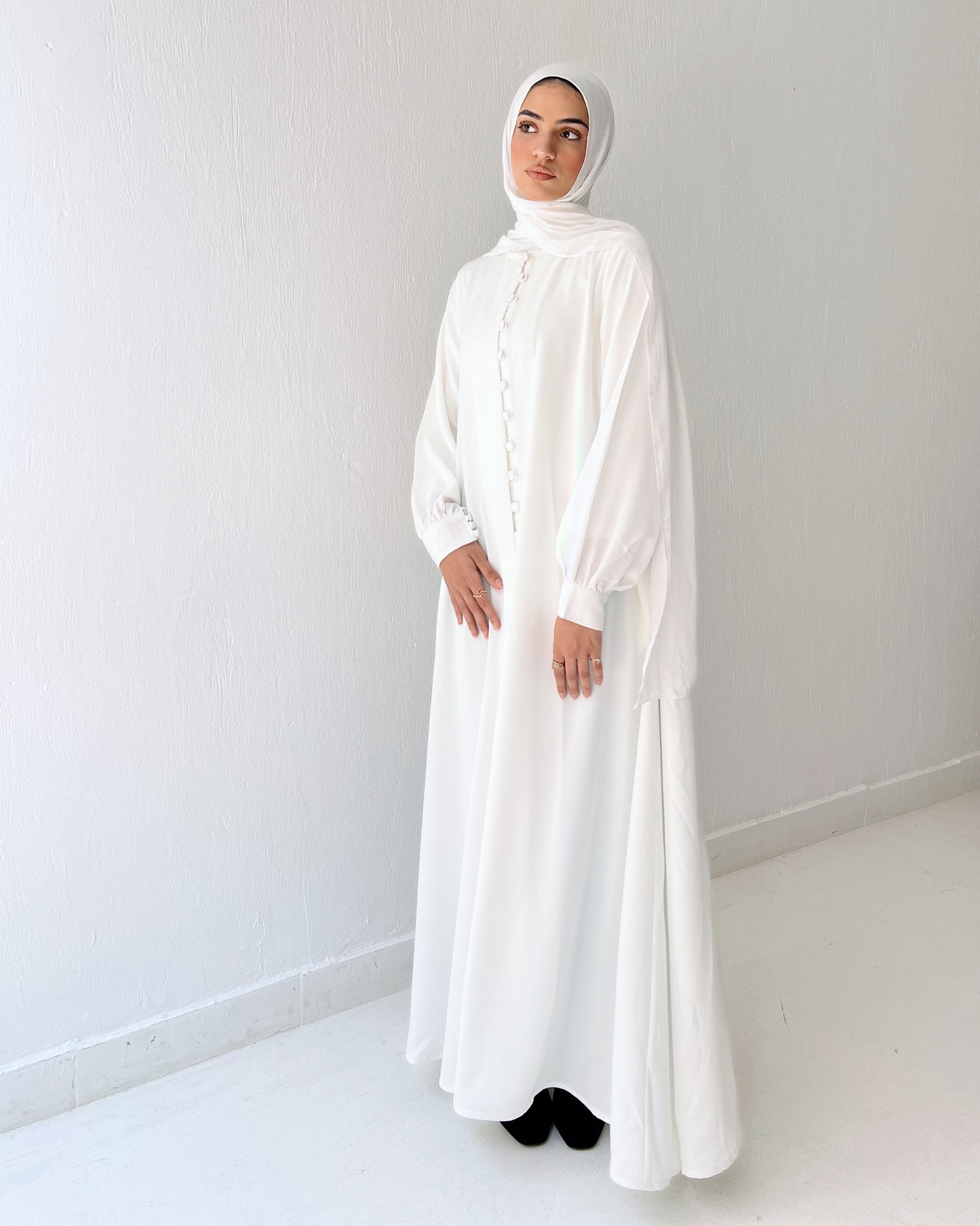 Buttoned Belle Abaya In Off-White