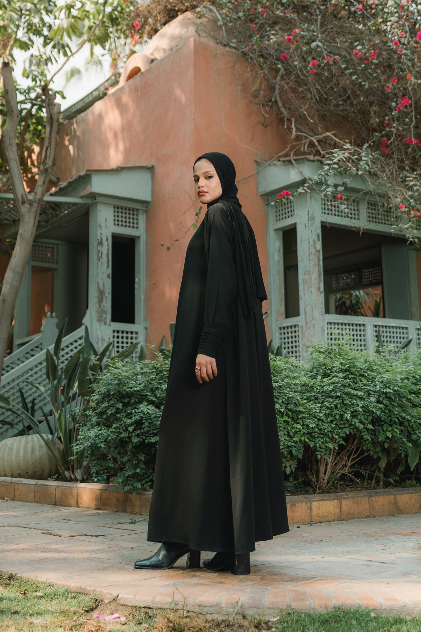 Pleated classic abaya