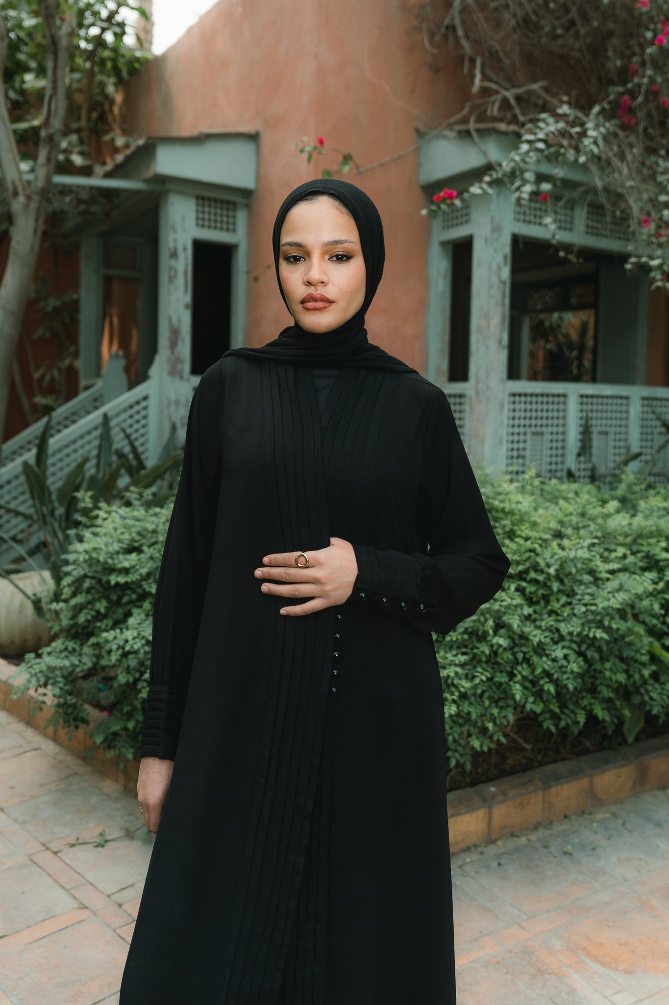 Pleated classic abaya