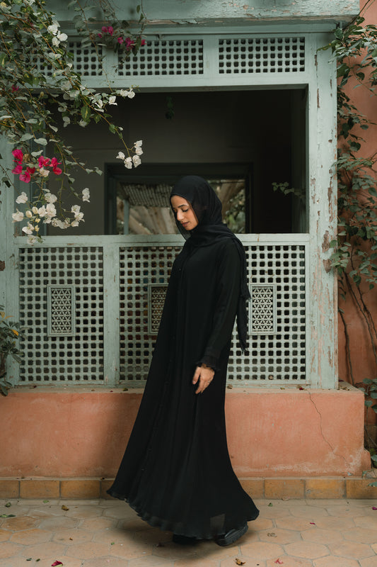 Timeless Pleated Shirt in Black
