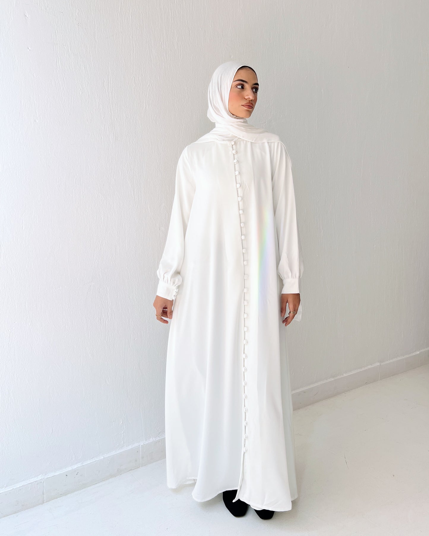Buttoned Belle Abaya In Off-White