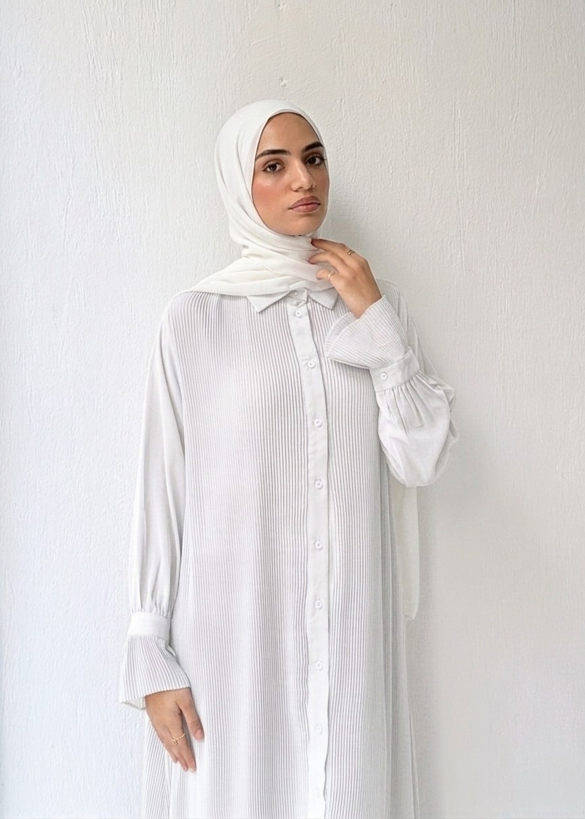 Timeless Pleated Shirt in White