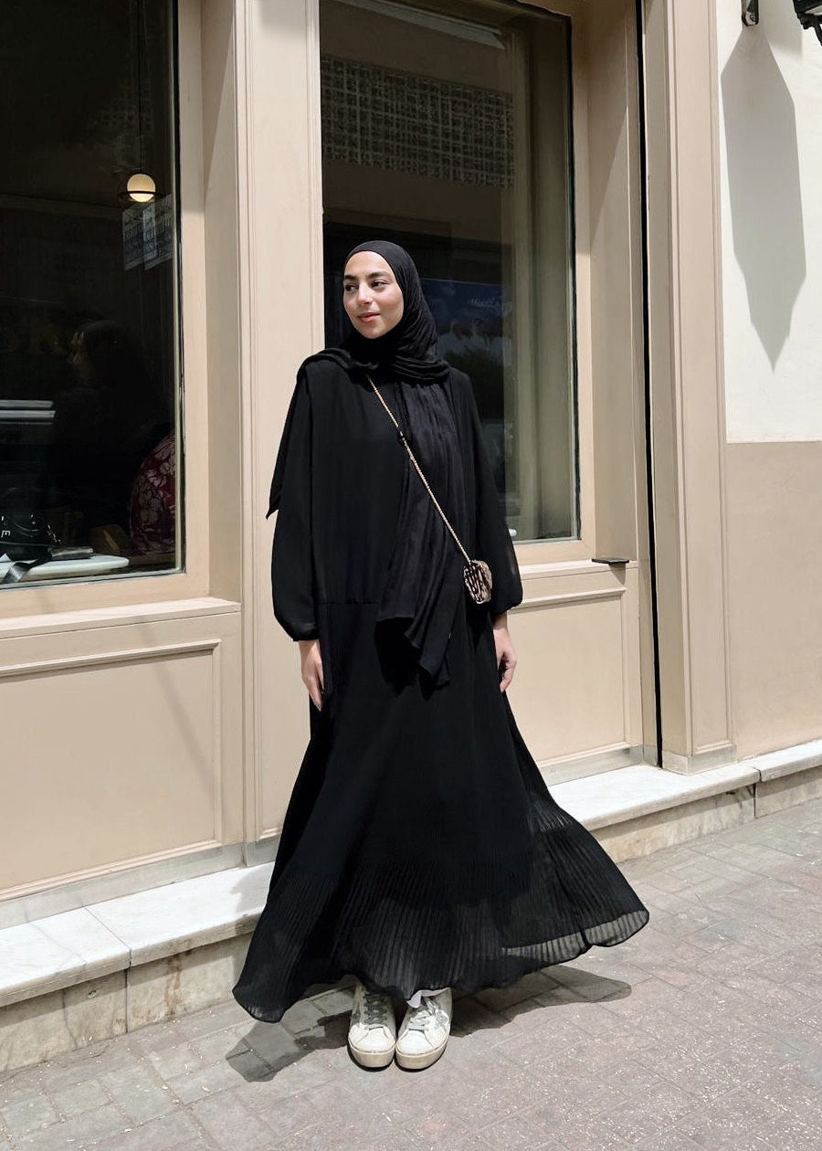 Tie-detail Pleated Dress in Black