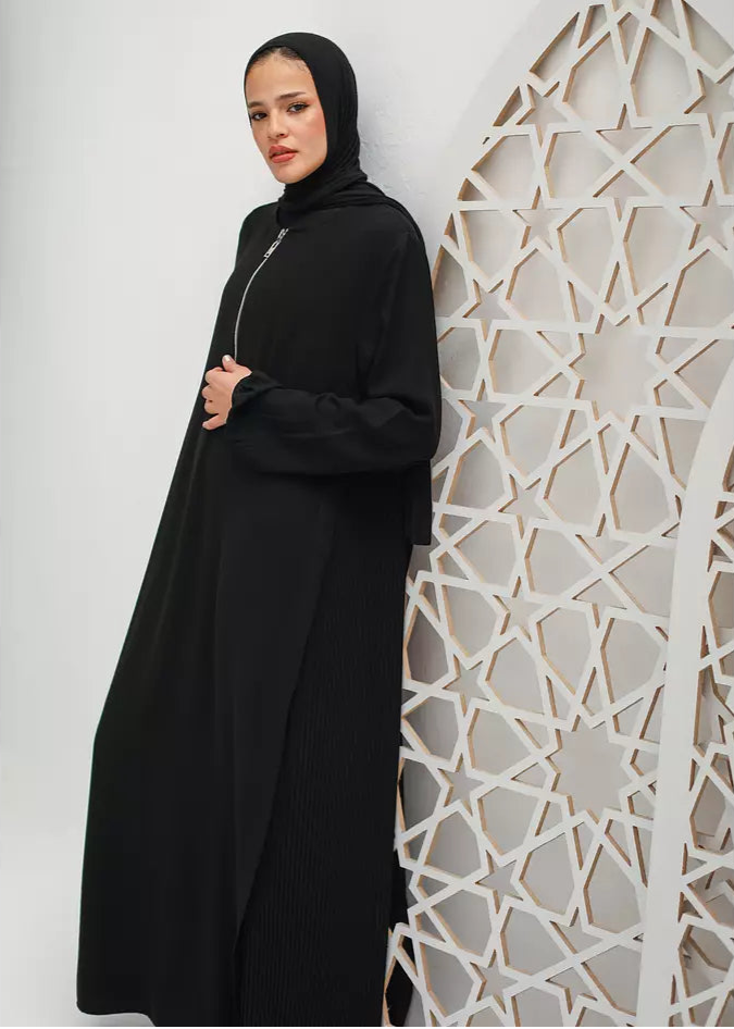 Side Pleated Abaya With Front Zipper