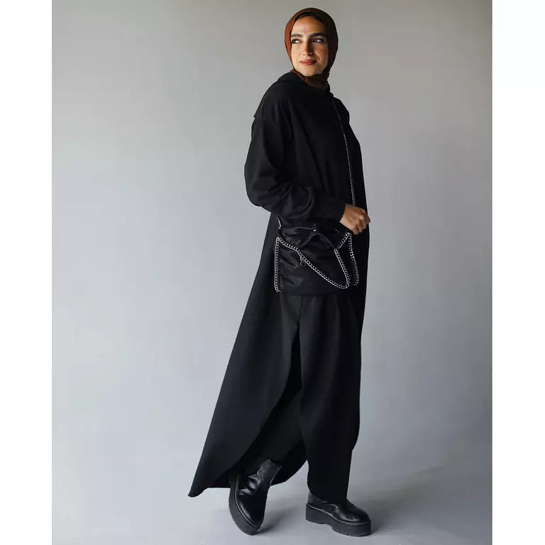 Rounded Hoodie In Black